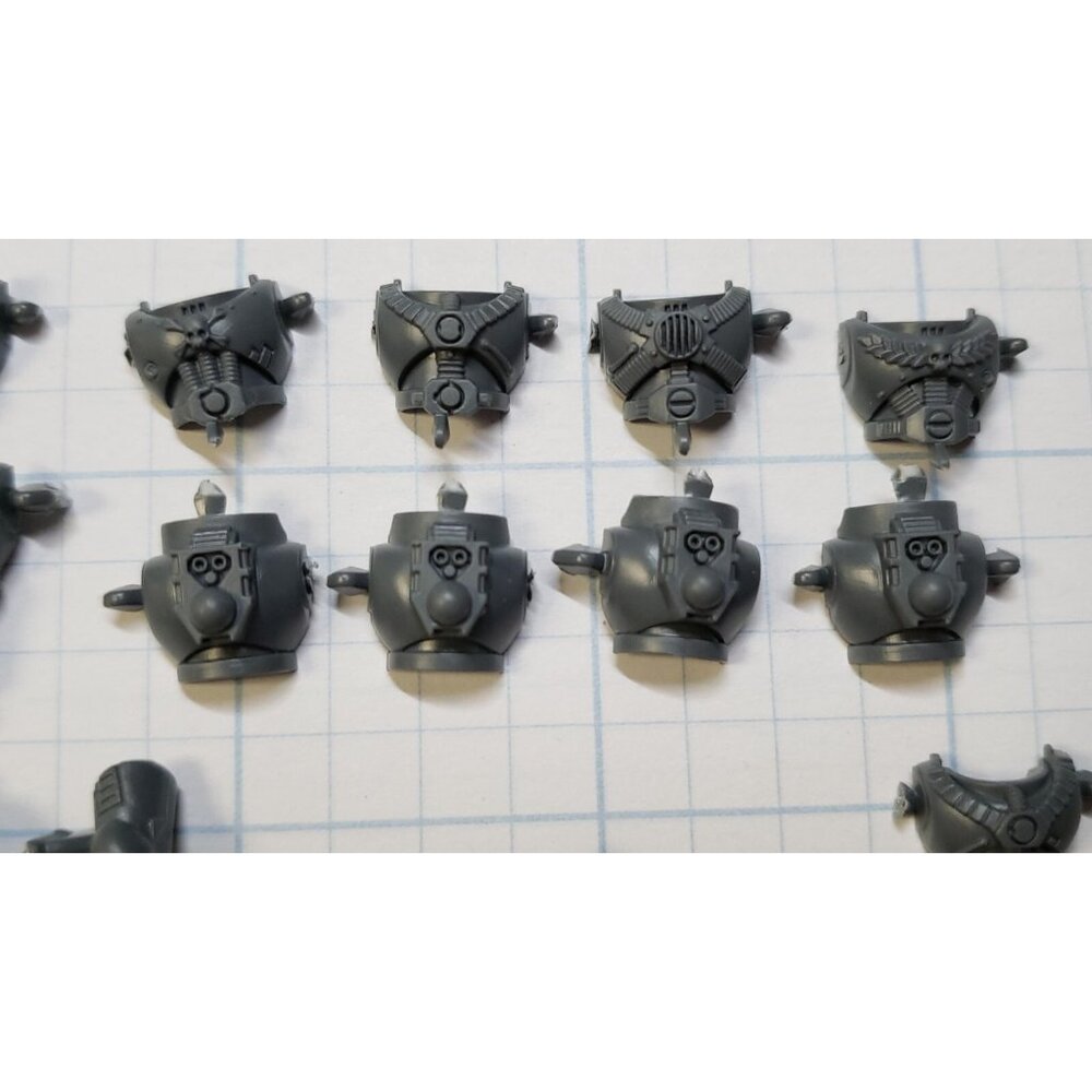 Warhammer 40k Space Marines Bits Devastator Engraved Torso Legs Sets - Picture 3 of 5